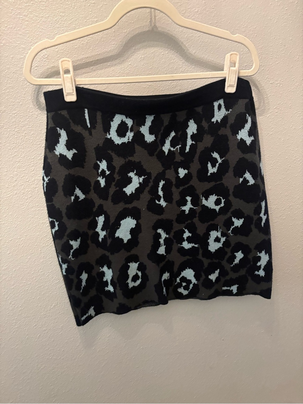 Black & Light Blue Leopard Print Knit Skirt